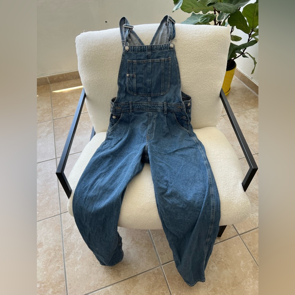 H&M overall size small or 38! Worn once!! Perfect blue wash